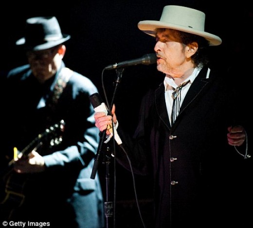 Bob Dylan performs som eof his greatest hit at a concert in London this year