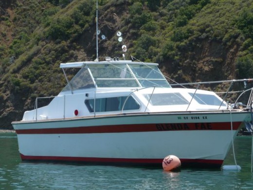 28 ft cabin cruiser - Very small compared to "normal" ocean boats/ships! 