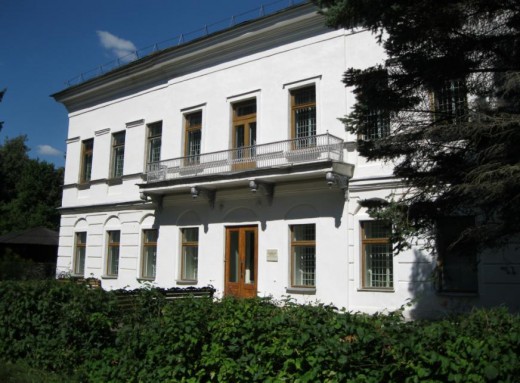 Home of Anna Orlova near Yuryev Monastery outside of Veliky Novgorod (Home is now Admin Bldg for Vitoslavlisty Outdoor Museum)