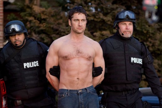 Gerard Butler in his abs' glory!