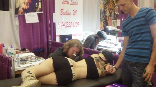 Joey Vernon of FU's Custom Tattoo working at the convention.