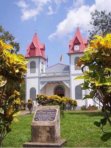 There are many beautiful churches and buildings in Costa Rica.