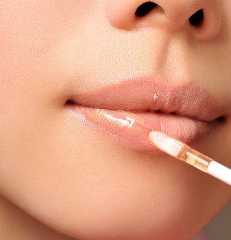 Wearing lip-gloss correctly can be easy and almost perfectly done.