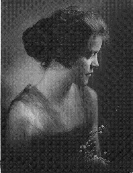 Grandma Mac was seriously hawt in 1910.