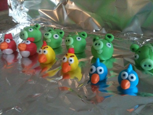 Continue the same process to create the birds for the cake