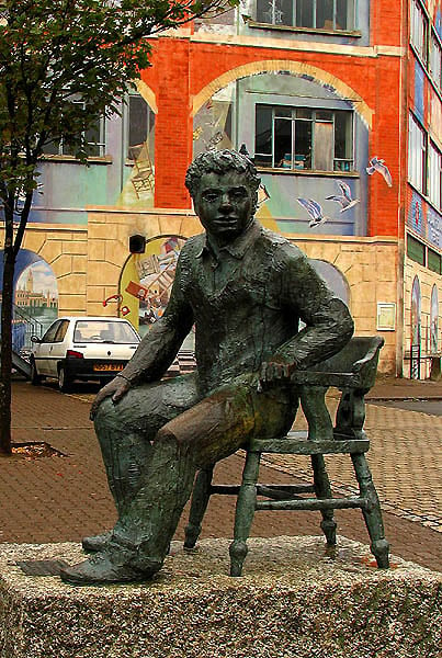 A statue of Dylan Thomas, outside the Dylan Thomas Theatre at the Marina, Swansea. Source: geograph.org UK, Pam Brophy Creative Commons via Wikimedia Commons.