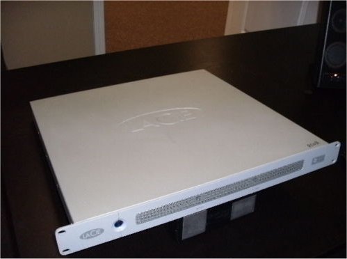 FRONT -  This Lacie unit has XP embedded as an operating system within it.  Right now it is configured with 2-500gig hard drives.  There are 4 drive-bays all laying within the same plane, side-by-side.  With 2 bays populated with 500-gigers. 