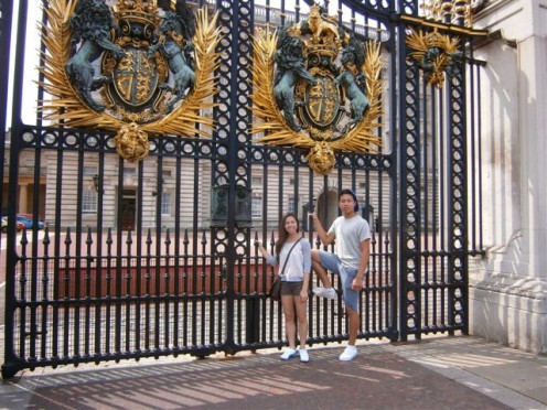 Darn! We miss the change of guards--only happens at 11 in the morning, so we had to be happy to look longingly inside. 