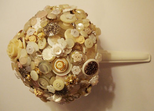 I remember being fascinated by my grandmother's button collection, as a child. Looking back, I still want to just eat them! Create your "Something old" with buttons that have been passed down a generation or two.