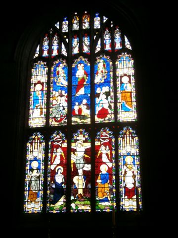 Enter the Westminster Abbey for some quiet reflection. 