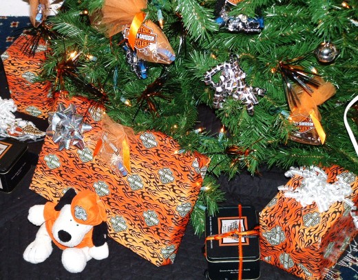 Close up of the bottom of the tree. Note her attention to detail.