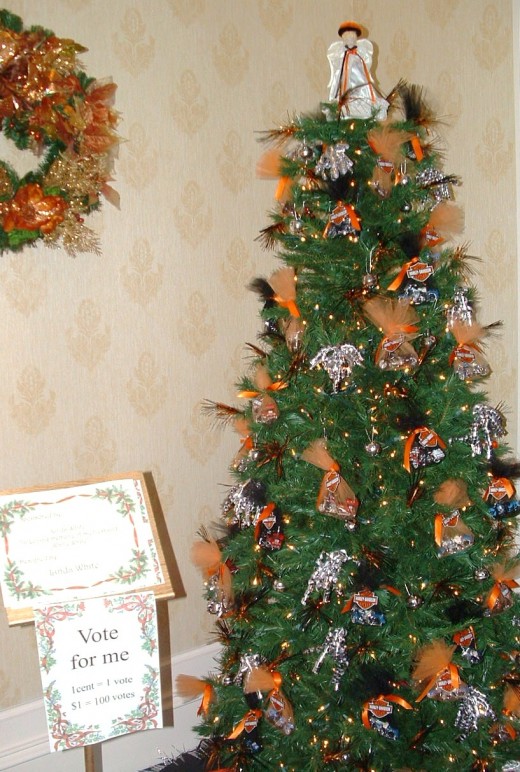 Linda White's tree on exhibit in Dover Downs Hotel prior to auction. 