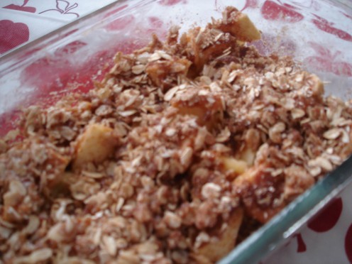 A pan of tasty apple crisp.