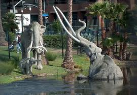 Page Museum at the La Brea Tar Pits: Mammoth Statue in the Tar