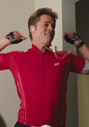 Brad Pitt jammin to his ipod