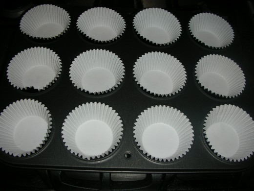 Lined muffin tin