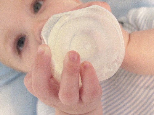 Feeding bottle