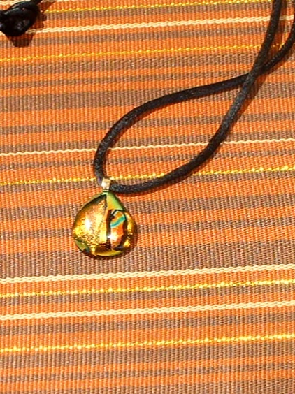 I made this necklace which reminds me of gold