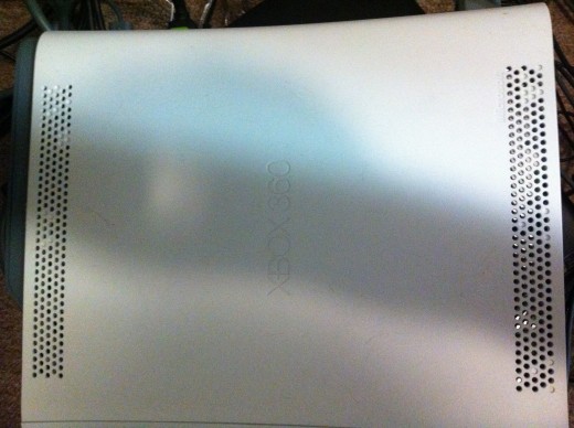 Vents are located on the left and right sides of the Xbox 360's top panel.