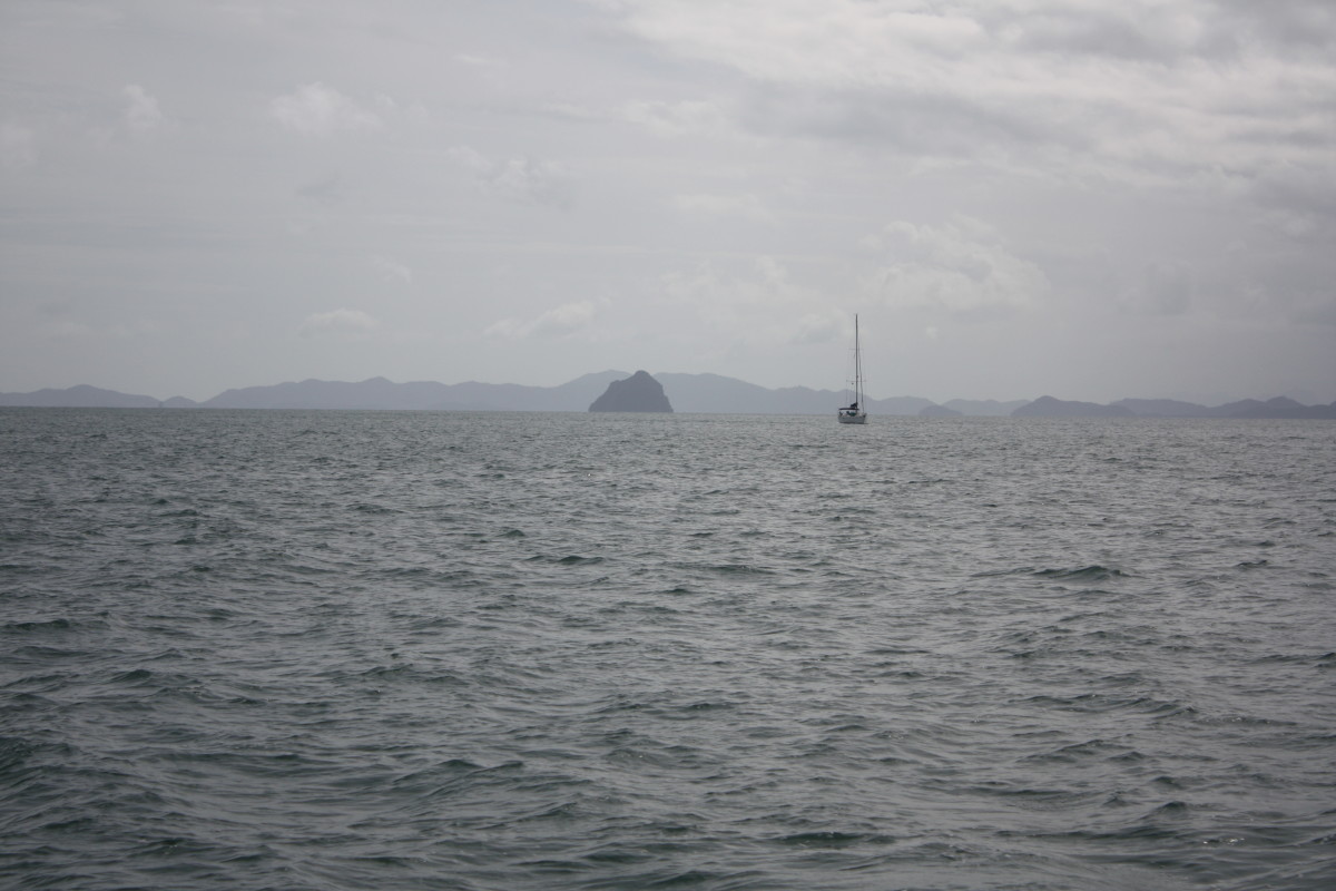 Approaching Phi Phi by speedboat