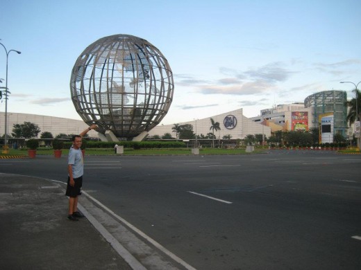 Jogging time at Mall of Asia grounds (Photo by Travel Man)