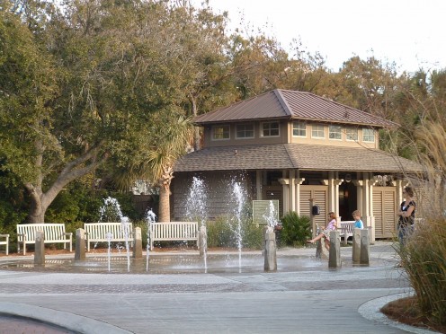 Kids love to play in the synchronized fountains and on this mid 70 degree day in January, kids and dogs were gingerly getting their feet and faces wet. The public rest rooms are visible in the background.