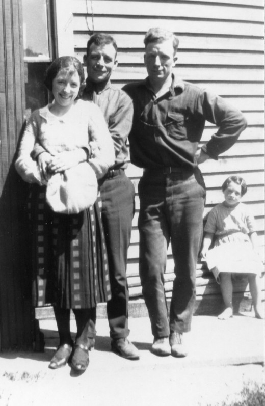 Maggie with brothers, George and Jim (and unknown little girl in the background)