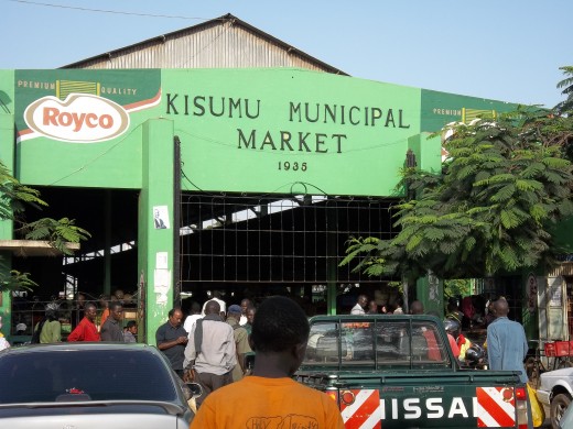 The municipal Market is right behind the Central Bus Park