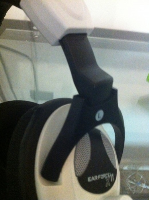 Pull down on each ear cup to adjust the headset to fit your head.