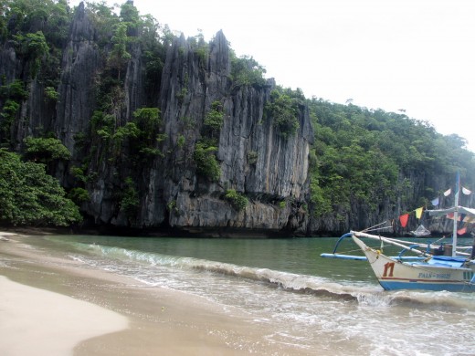 Our banca/boat arrives