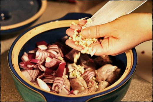 Put the sausage, onion and garlic in the casserole dish