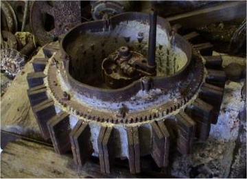 One of Leedskalnin's Magnetic devices