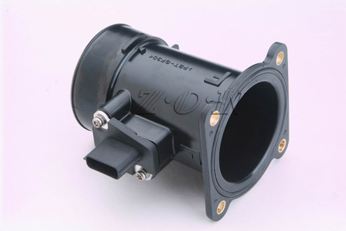 MAF sensor cleaner can only be applied if the clamp is loosened between the hose and the air filter in order to access the MAF sensor.
