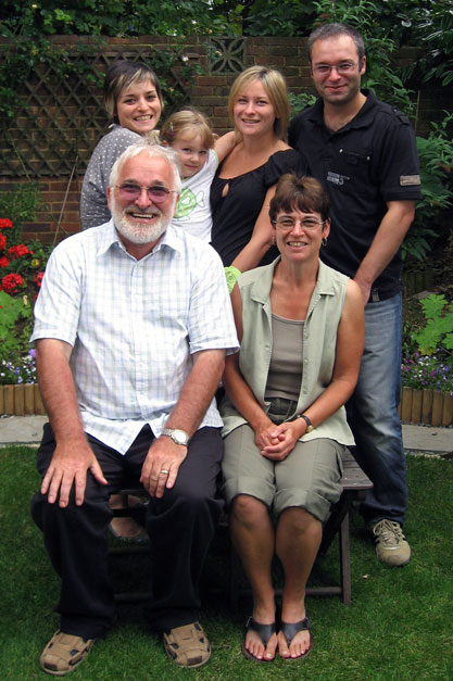 Diabetic patient recovering with the help of the family.