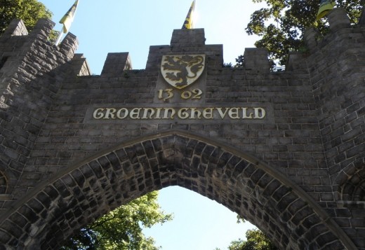 Decorative entry gate to Groeningerveld 