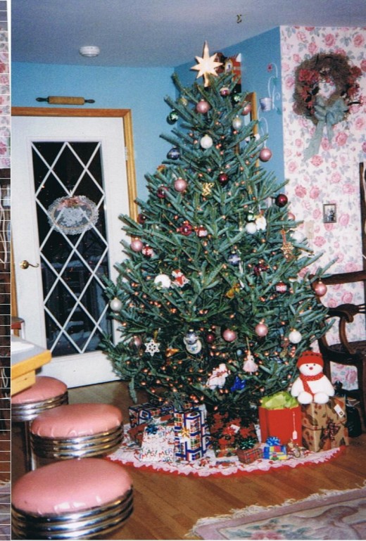 Beautiful Christmas Tree Skirts: Ideas and Tutorials | Holidappy