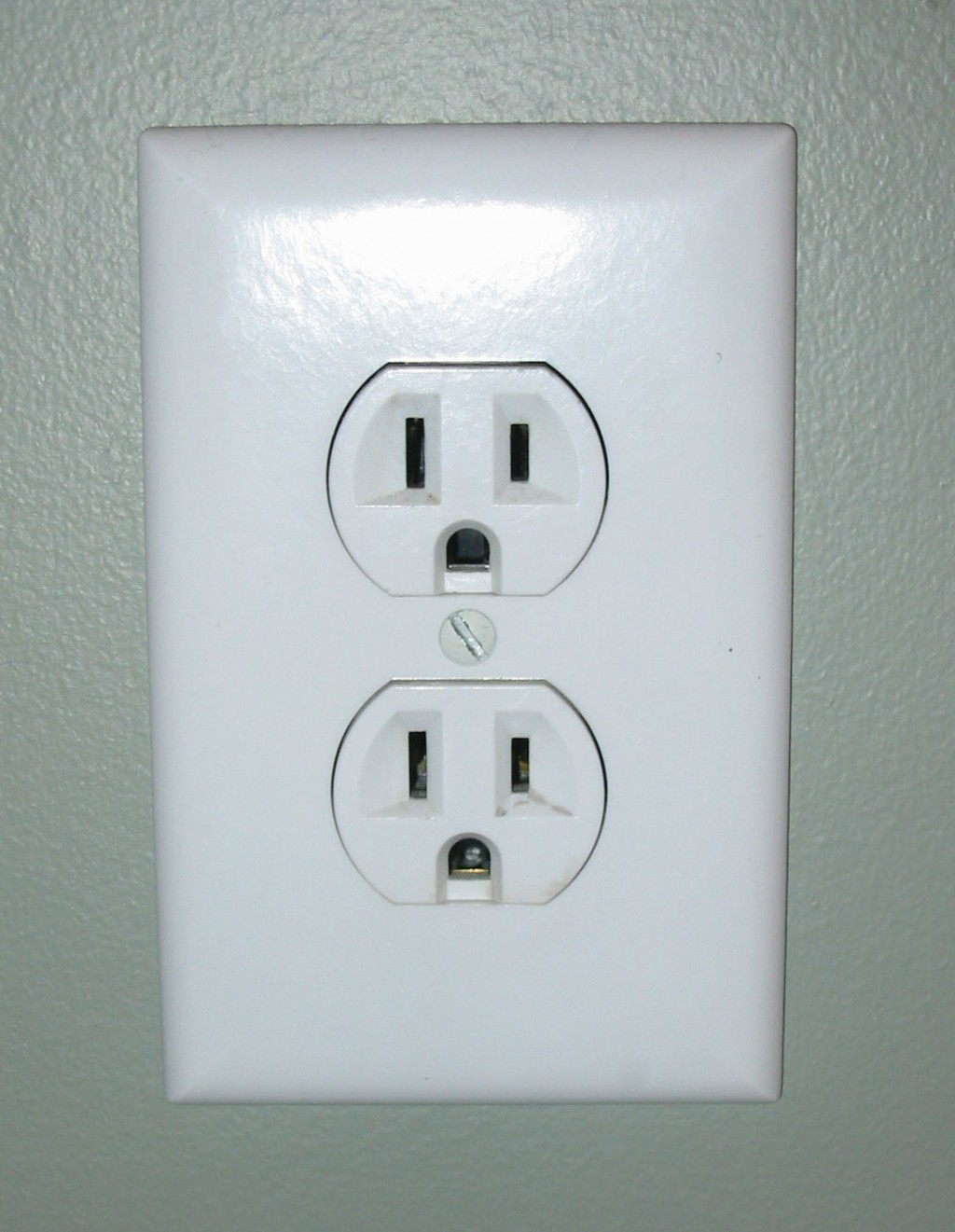 How to Replace an Electrical Outlet