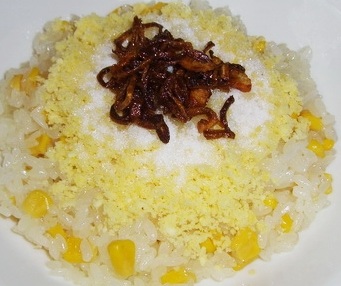 Xoi Bap - Vietnamese Sticky Rice with Mung Beans and Yellow Hominy