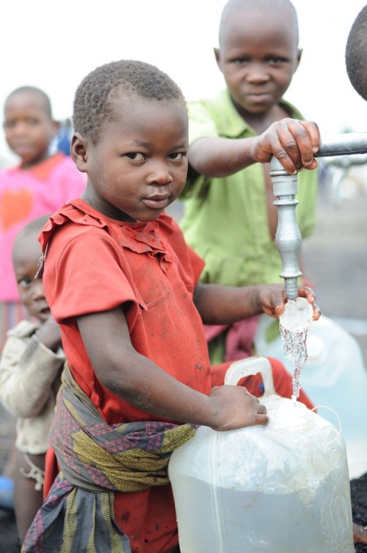 children collecting water
