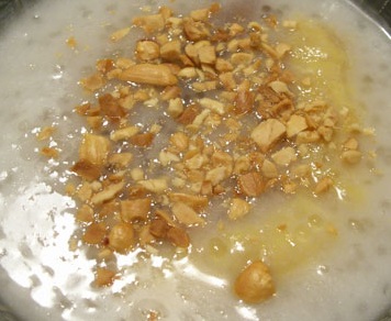 Che Chuoi (Vietnamese banana and tapioca pearls pudding/sweet soup)