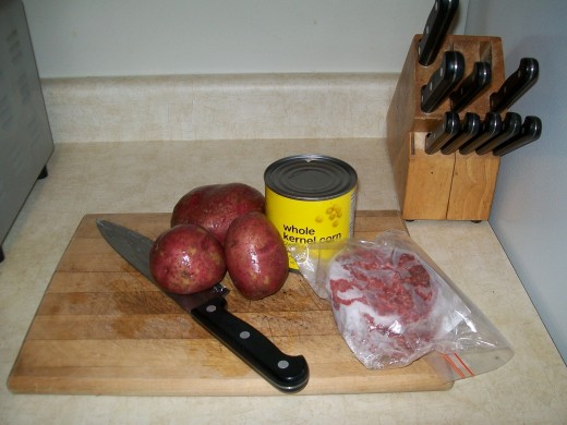 The basic ingredients of a Cottage Pie are ground beef, corn and potatoes.