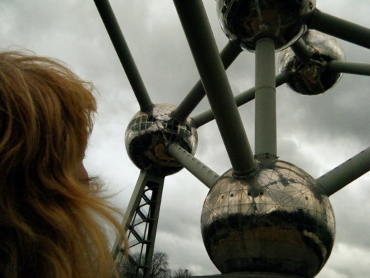 The Atomium has several elevators, including the then-fastest elevator in the world (1958).  A gift shop is located in a lower section, and a restaurant is located towards the top with an excellent view of the city.