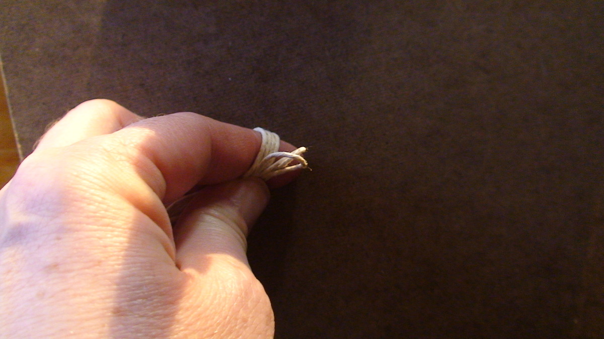 Step 4.1  Beginning the overhand knot.