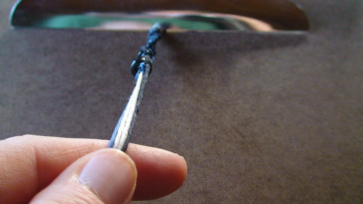 Step 7.1  Hold all 4 cords to make an overhand knot.