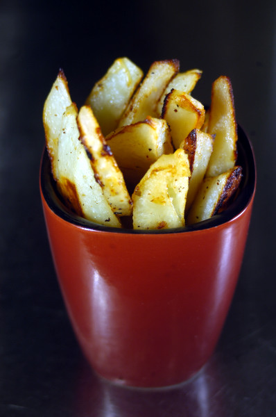 When you make oven fries do they end up soggy. Here I'm going to show you how to make perfect oven fries. 