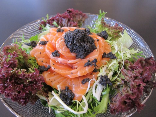 Salmone, con Insalata, con Tartufi(Salmon salad with juicy black Italian Truffles)