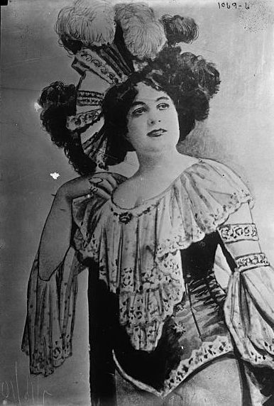 Belle Elmore , Crippen;s wife in a theatrical pose