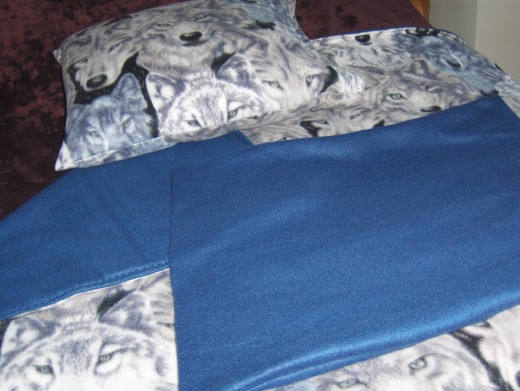 This shows the blanket turned down the pillow case and the storage case.