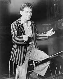 Leonard Bernstein conducting the New York City Symphony (1945)
