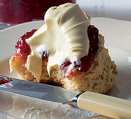 should the jam or the cream be on the top?